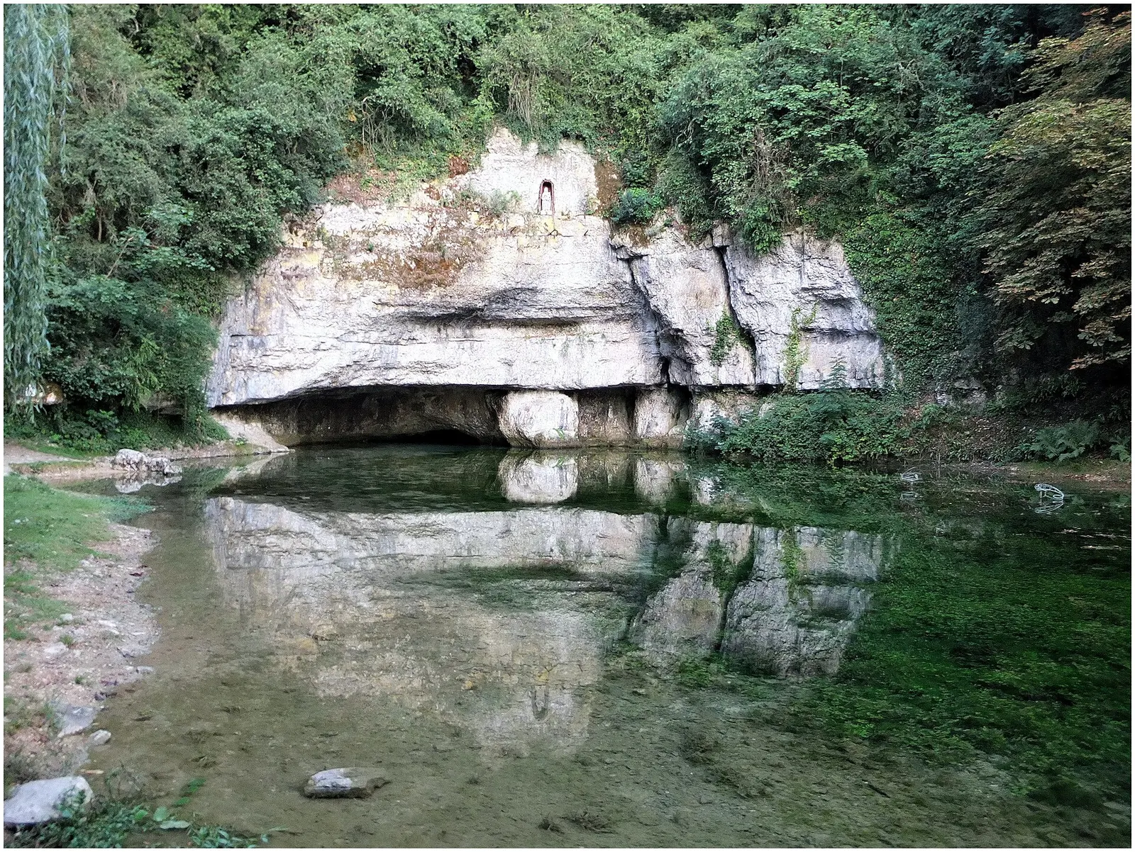 The Douix spring below its cliff in Châtillon-sur-Seine